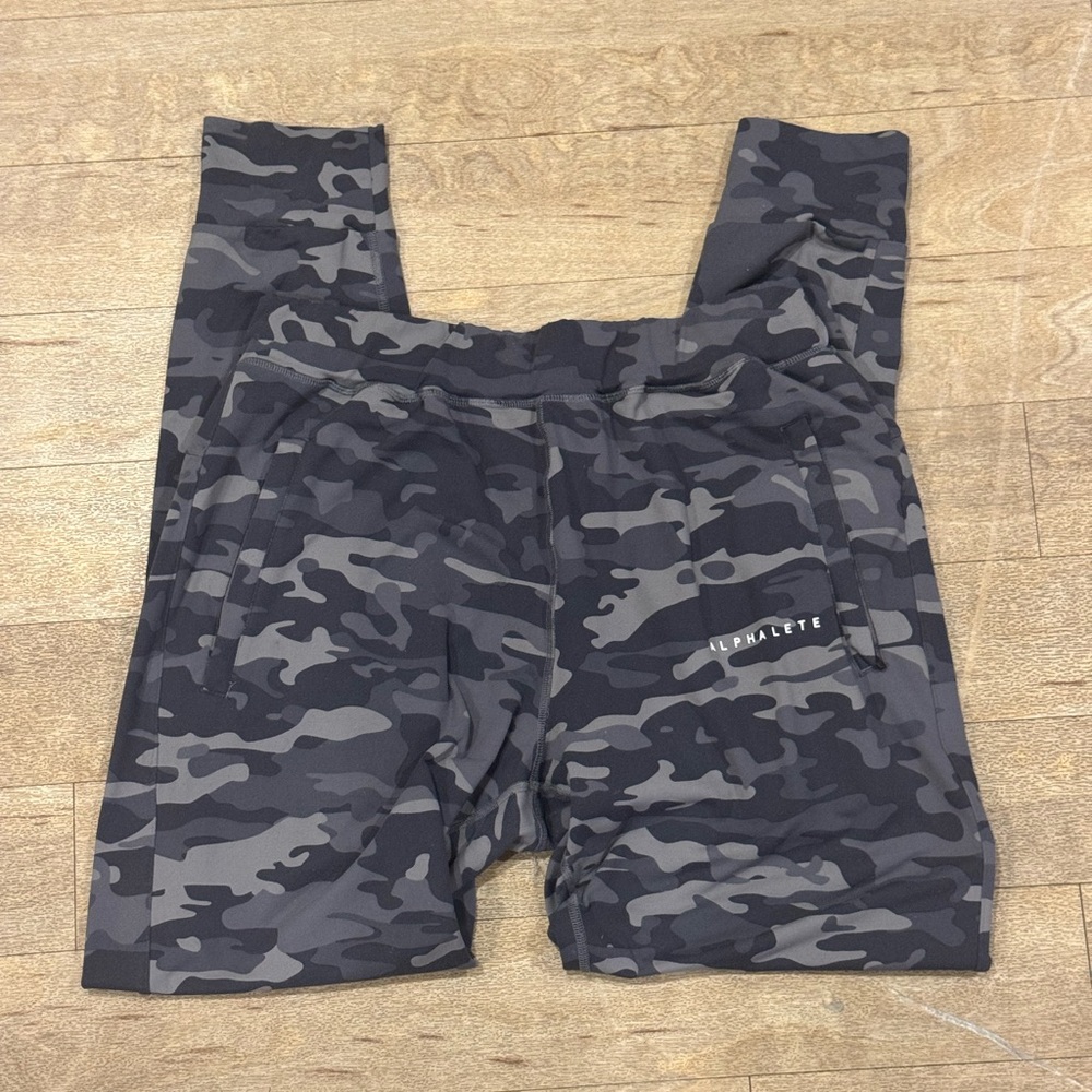 Alphalete Camo Joggers - Black and Gray